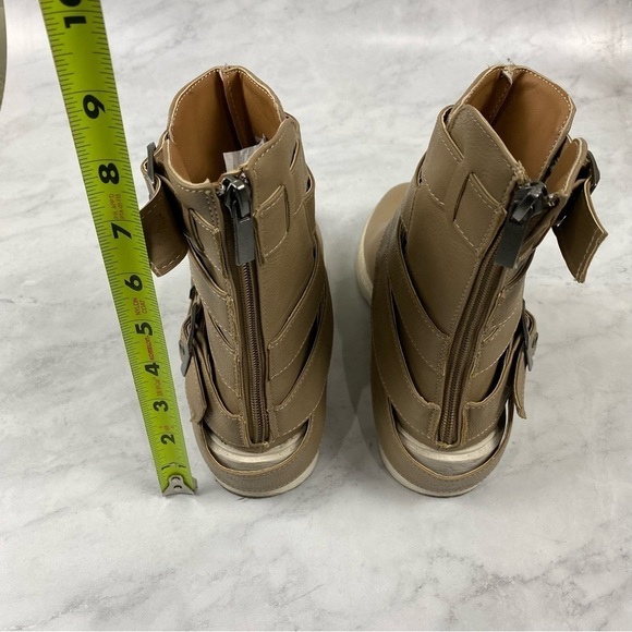 Dollhouse Women's Mummy Chunky Buckle Heeled Ankle Winter Boots Tan White Size 6 - Picture 4 of 7